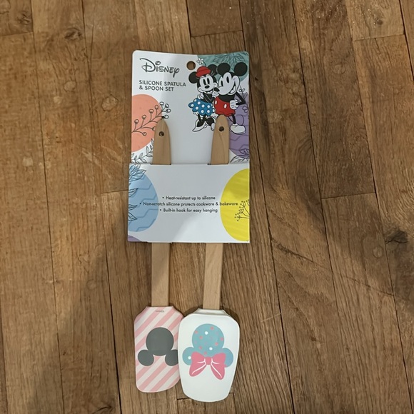 Disney baking essentials - Picture 3 of 3